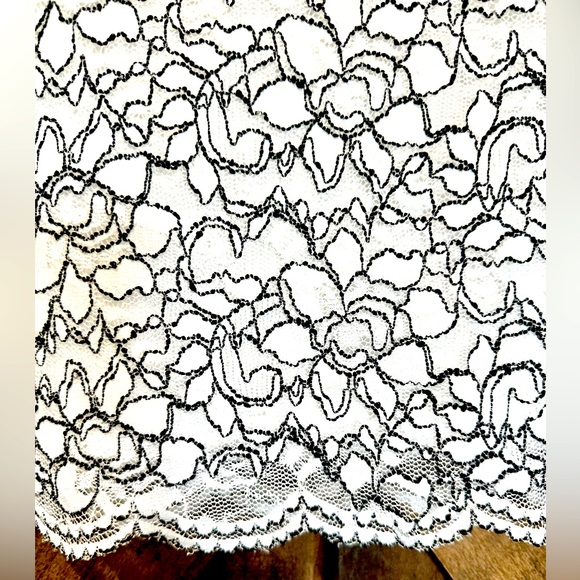 EUC Karl Lagerfeld Black&White Embroidered Lace Layered Top - Picture 4 of 15